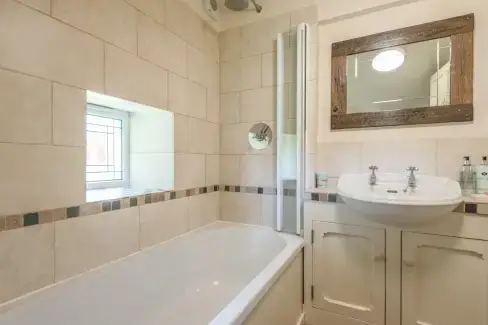 Family bathroom at Hillgate House, Shropshire