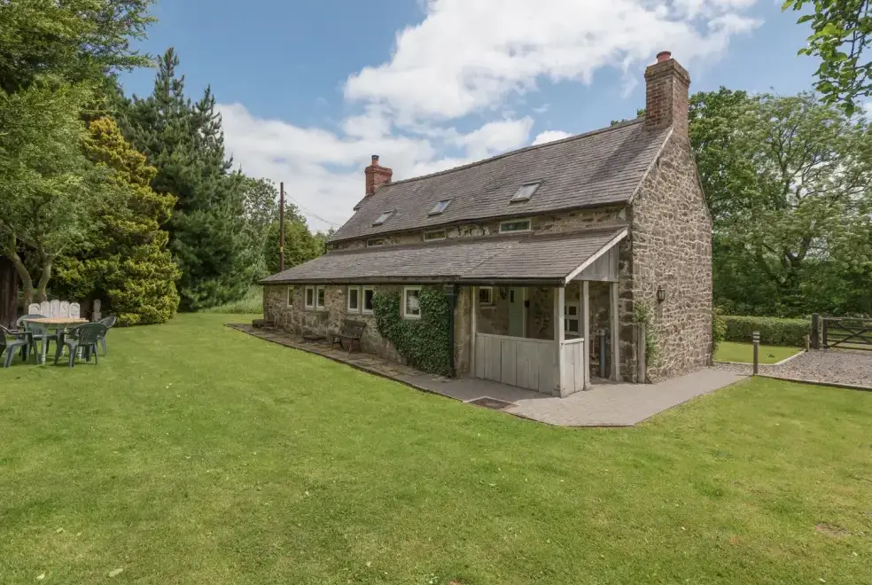 Hillgate House, from the outside