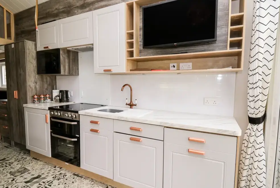 Well equipped kitchen at Hillside Lodge