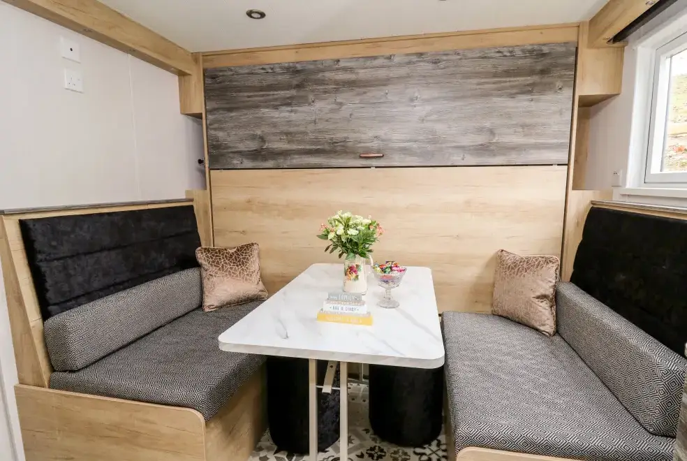 Dining room at Hillside Lodge