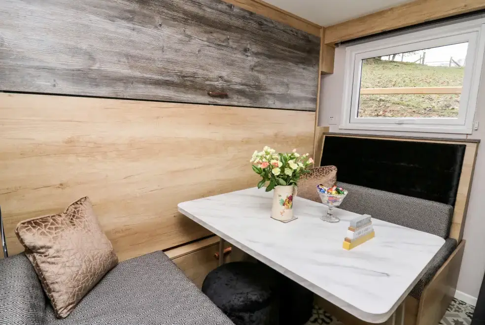 Dining room at Hillside Lodge