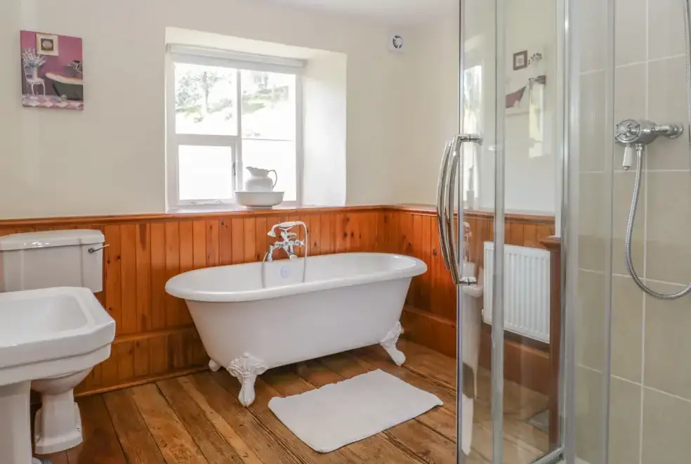 Family bathroom at Hillside Pet-Friendly Cottage for 7