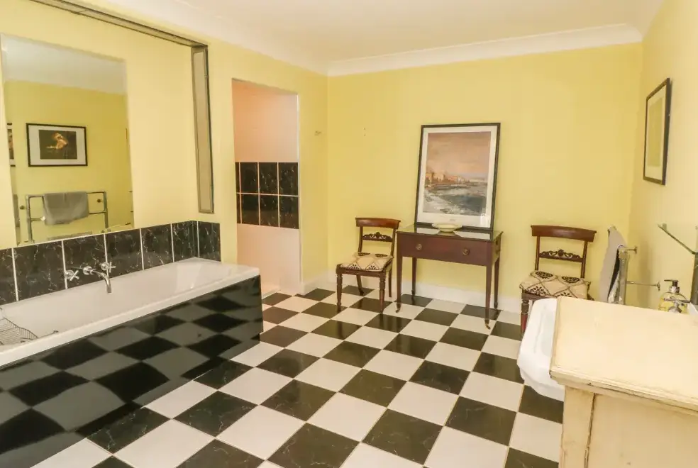 Family bathroom at Hoath House