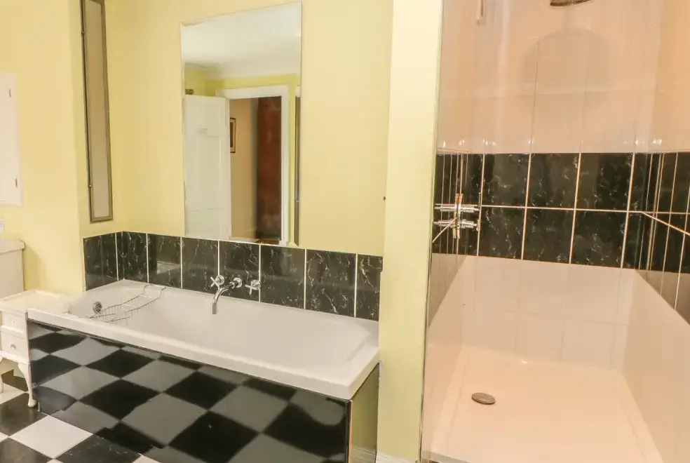 Family bathroom at Hoath House