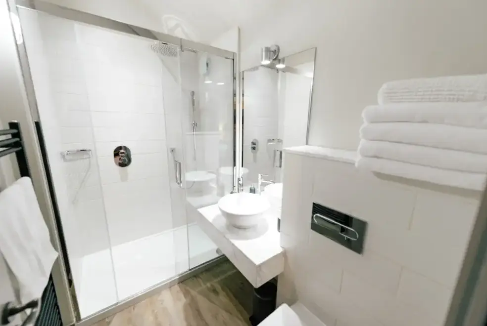 Shower room at Hollies Barn