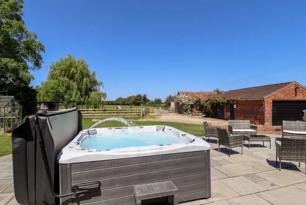 Private Hot Tub at Holly Cottage