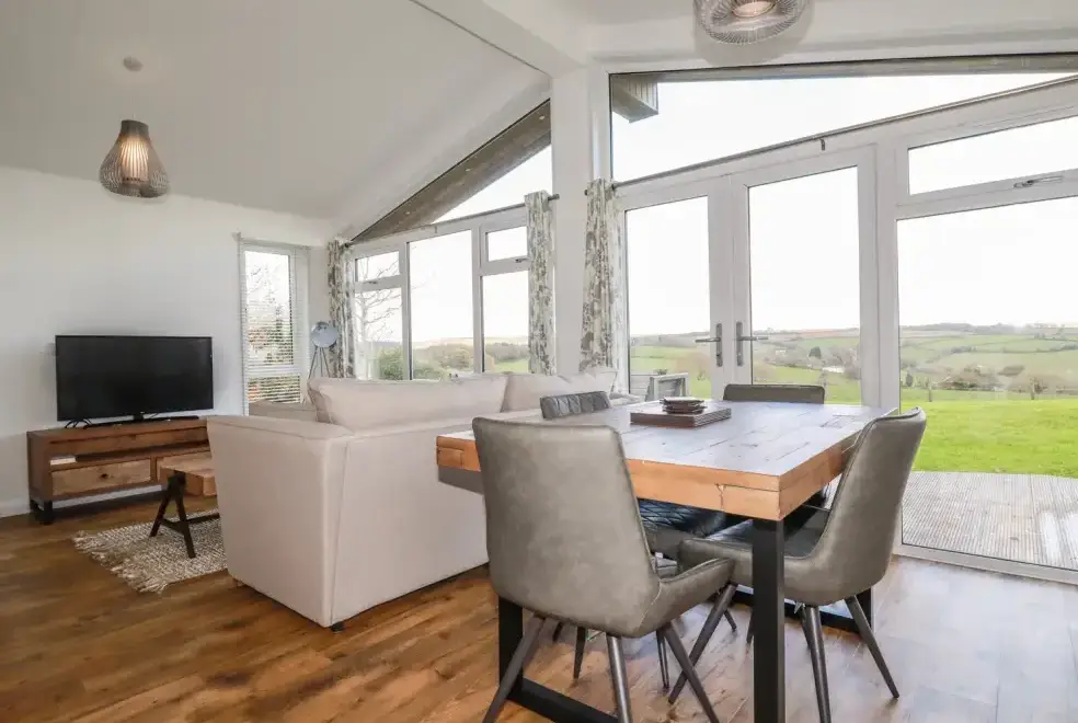 Open plan living area at Horizon View Lodge