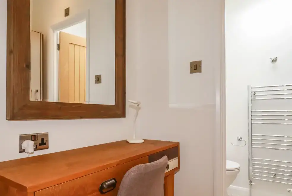 Desk area at Horizon View Lodge