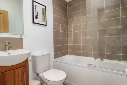 Family bathroom at Horizon View Lodge, Cornwall