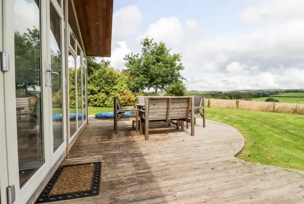 Decked area at Horizon View Lodge