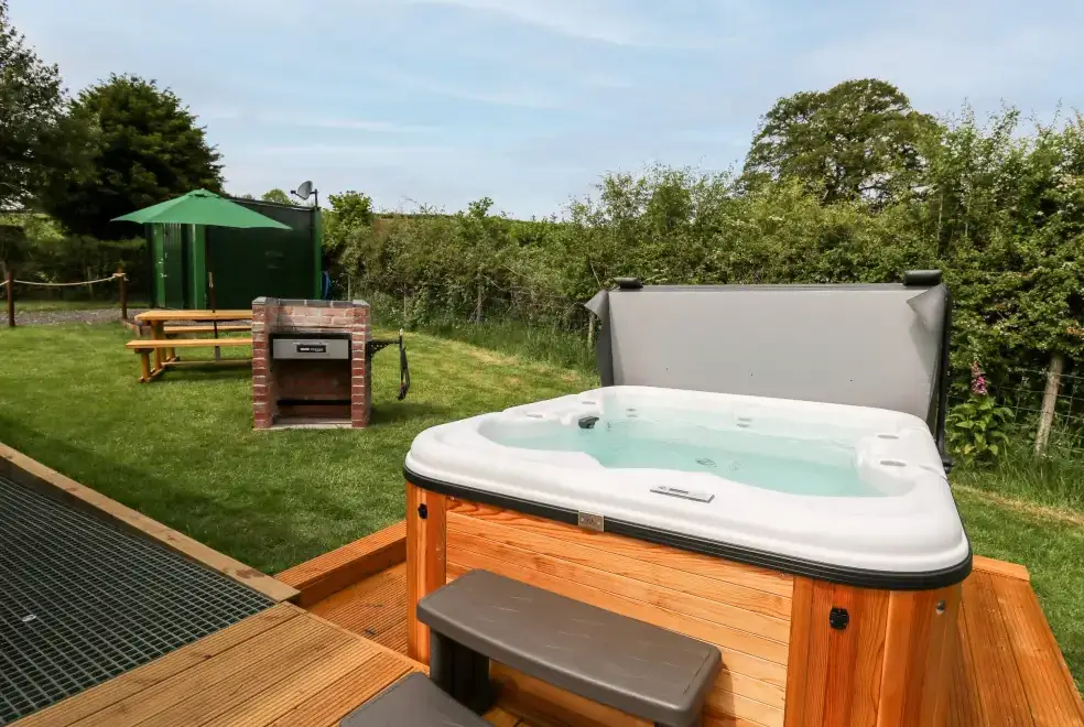Private Hot Tub at Hwyl