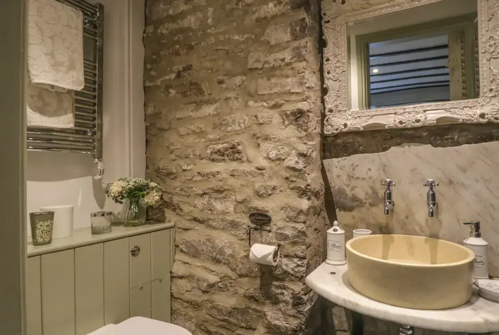Ensuite bathroom at In and Out Country Cottage, Yorkshire Dales