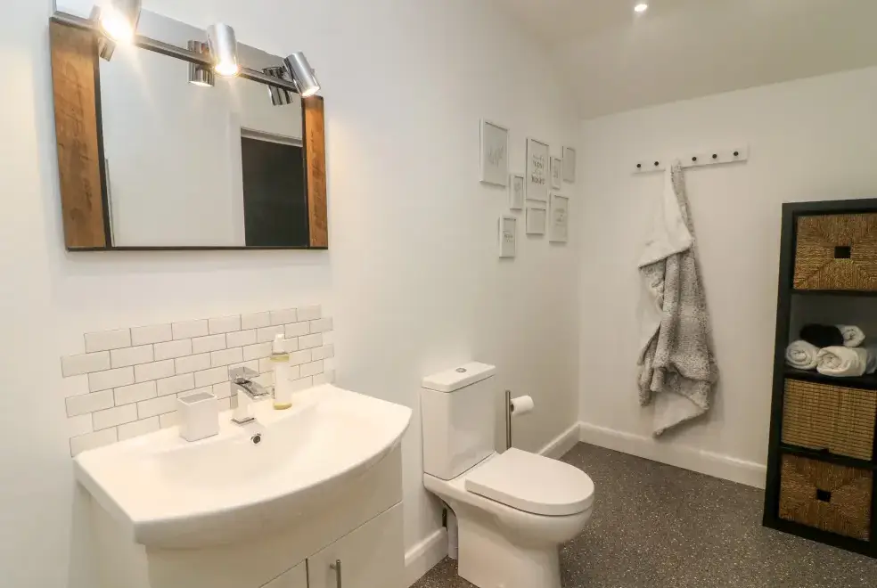 Family bathroom at Ingleborough Lodge