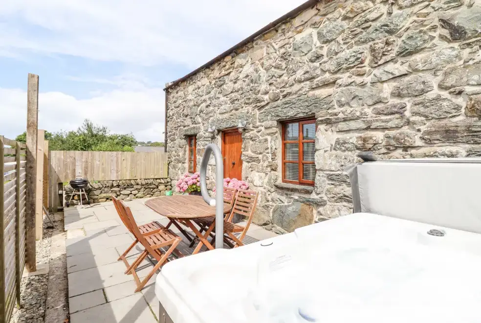 Patio area at Isallt