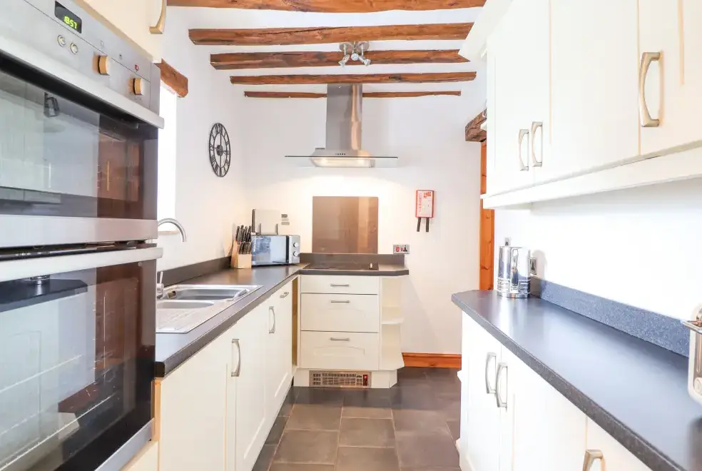 Farmhouse style kitchen at Isallt