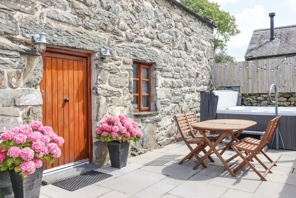 Patio area at Isallt
