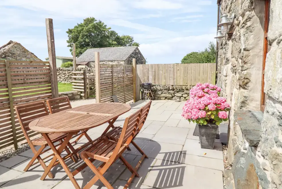 Patio area at Isallt