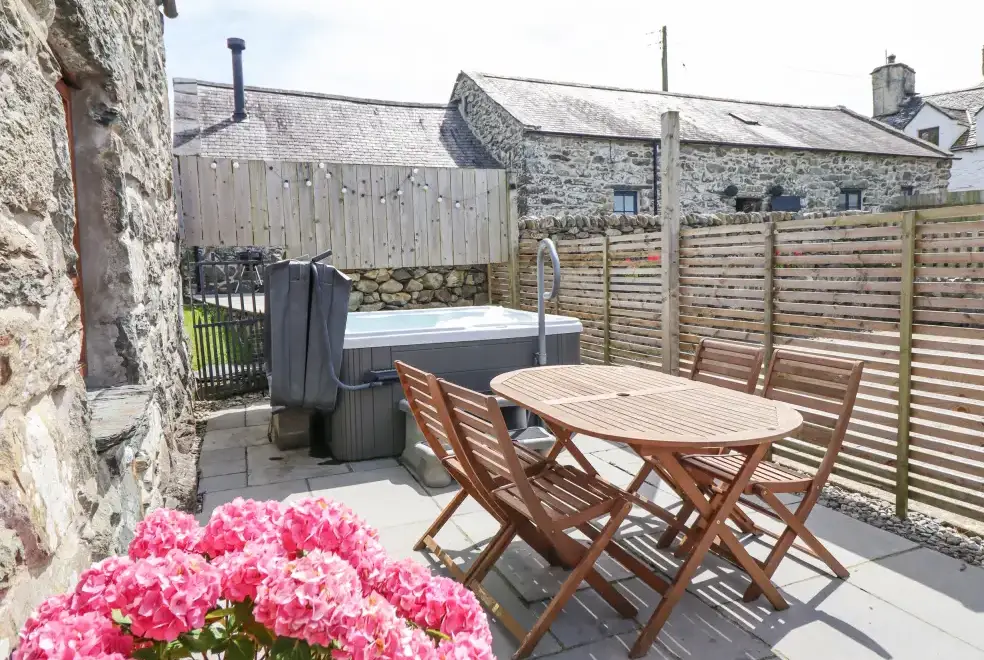 Private Hot Tub at Isallt