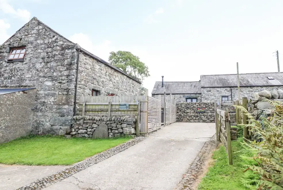 Isallt, from the outside