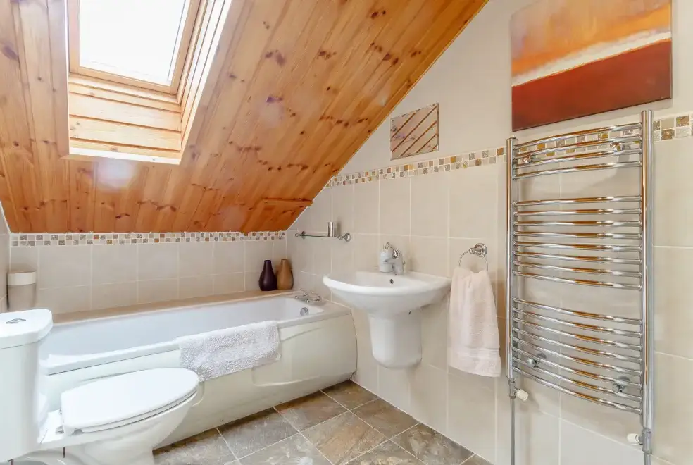 Family bathroom at Jamaal Lodge