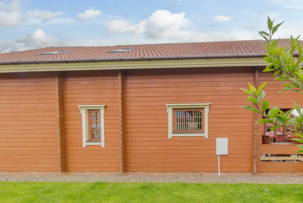 Jamaal Lodge, from the outside