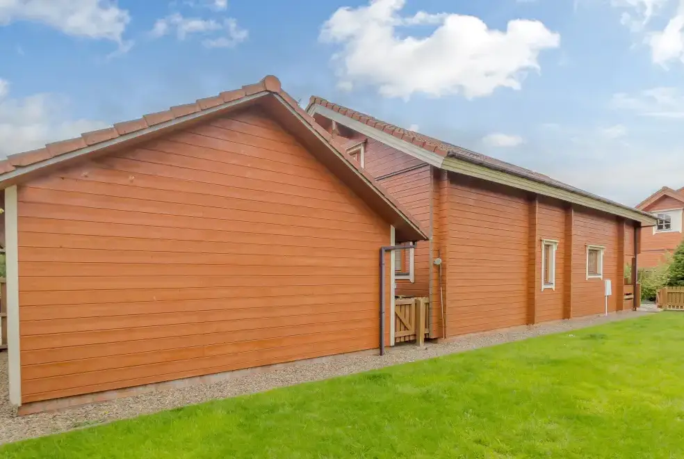 Jamaal Lodge, from the outside