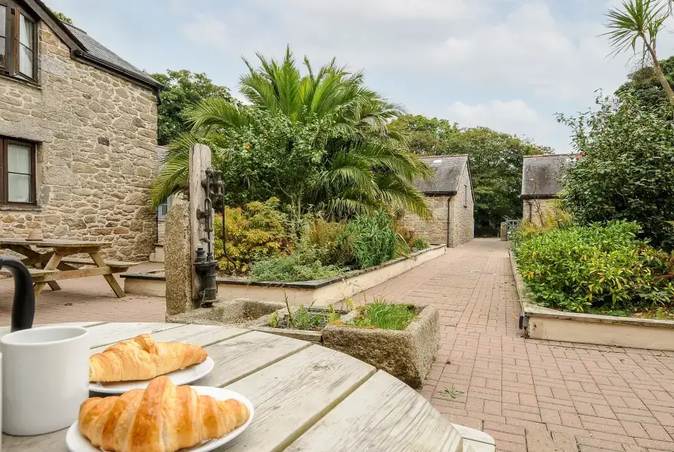 Kerensa, from the outside