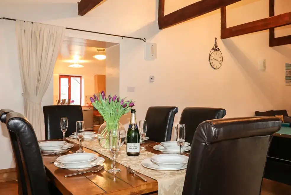 Dining room at Kingfisher Barn