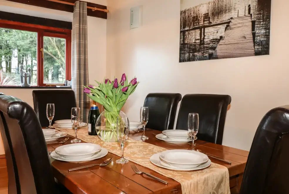 Dining room at Kingfisher Barn