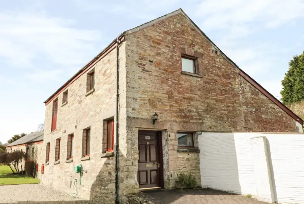Kingfisher Barn, from the outside