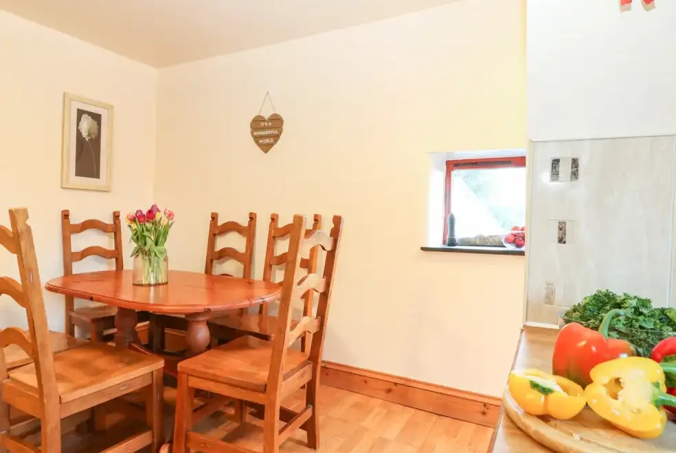 Dining room at Kingfisher Barn