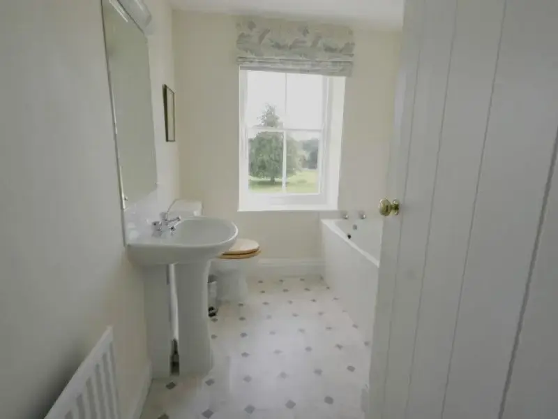 Family bathroom at Kirkandrews House 