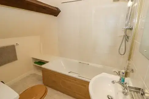 Family bathroom at Kite's Nest, Shropshire