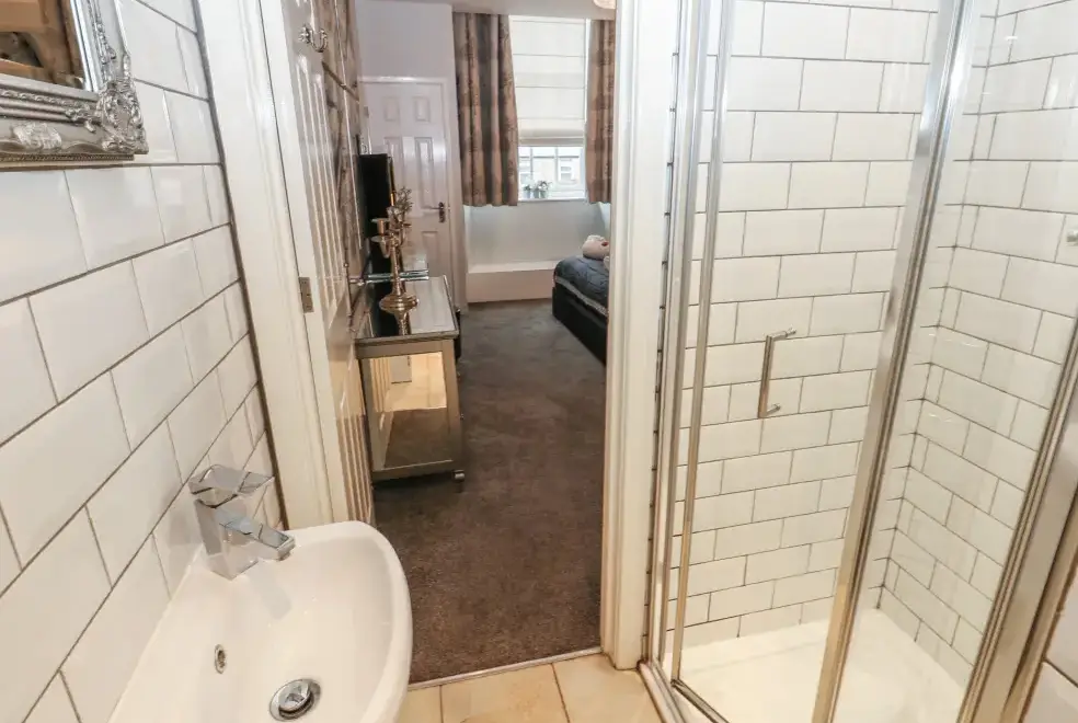 Ensuite bathroom at Knights Corner Stanhope Castle