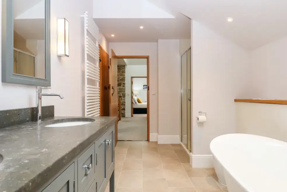 Family bathroom at Knowle House