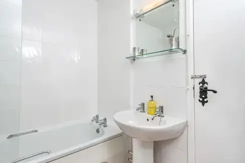 Family bathroom at Laburnum Lodge, Somerset