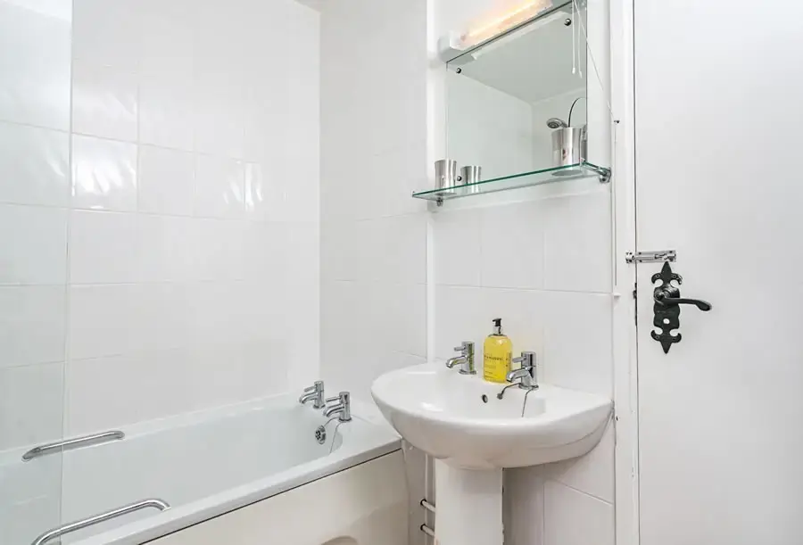 Family bathroom at Laburnum Lodge