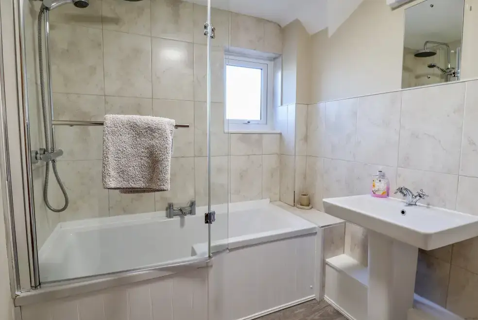 Family bathroom at Lake View House