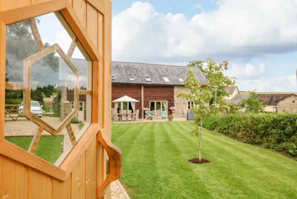 Lake View, from the outside