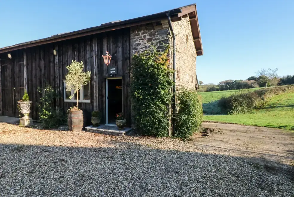 Lake View, from the outside