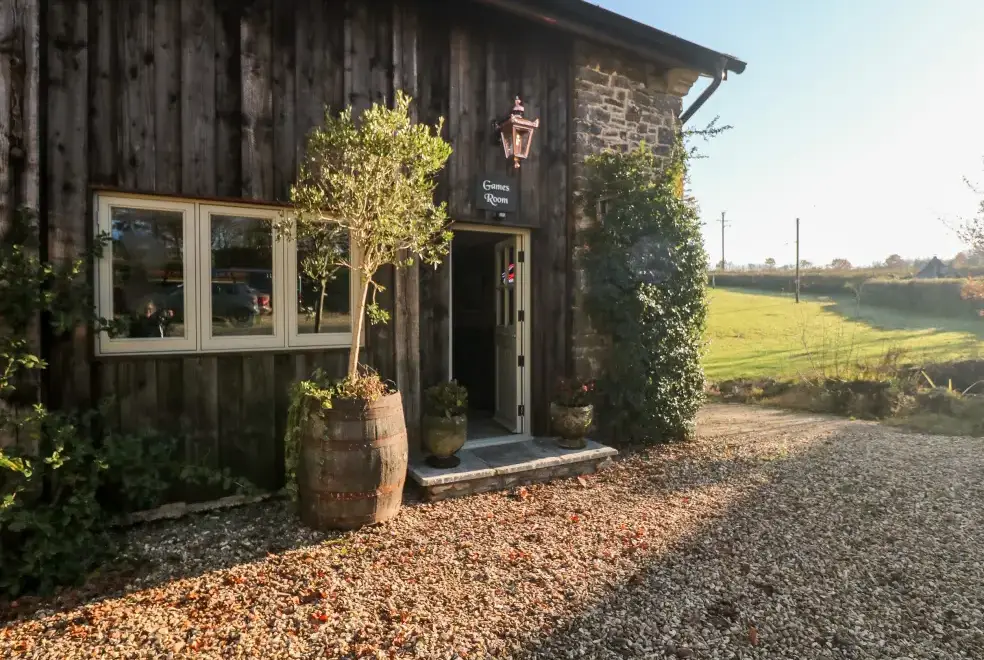 Lake View, from the outside