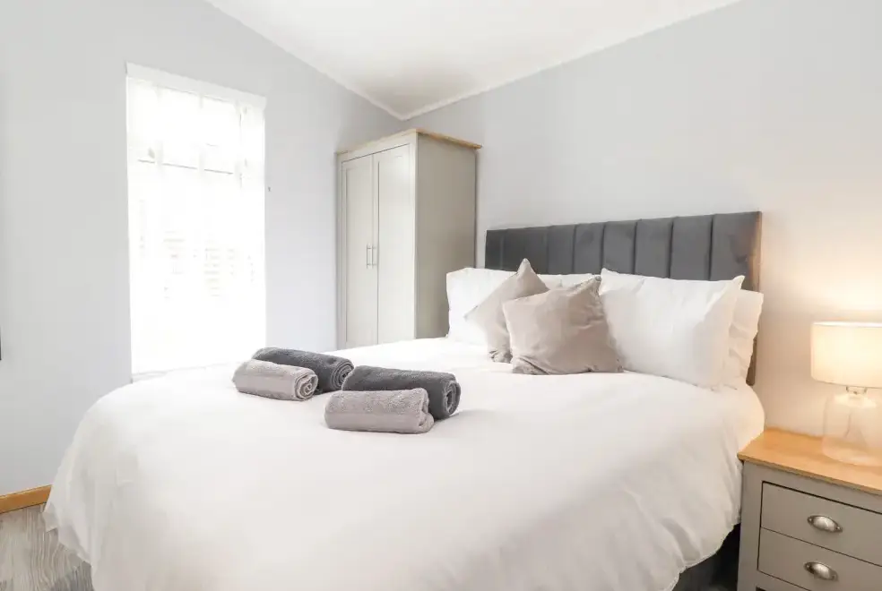 Bedroom at Lakes Lodge