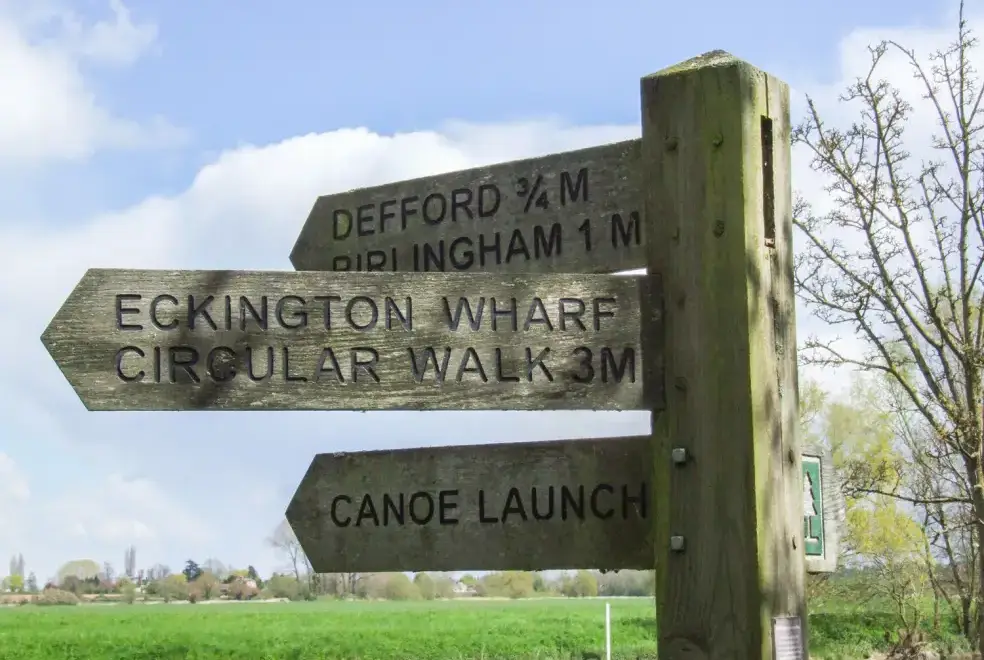 Good walks near Lakeside Yurt, Cotswolds