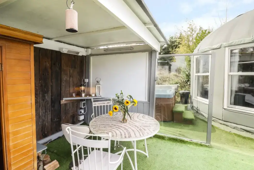 Enclosed garden at Lakeside Yurt, Cotswolds