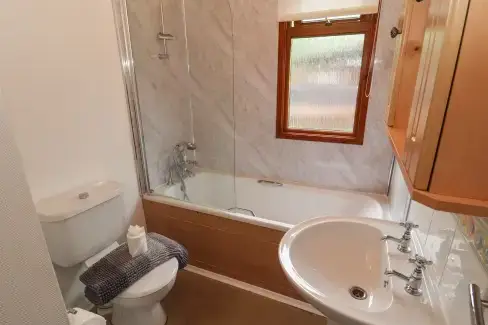 Family bathroom at Langdale Lodge 15, Cumbria
