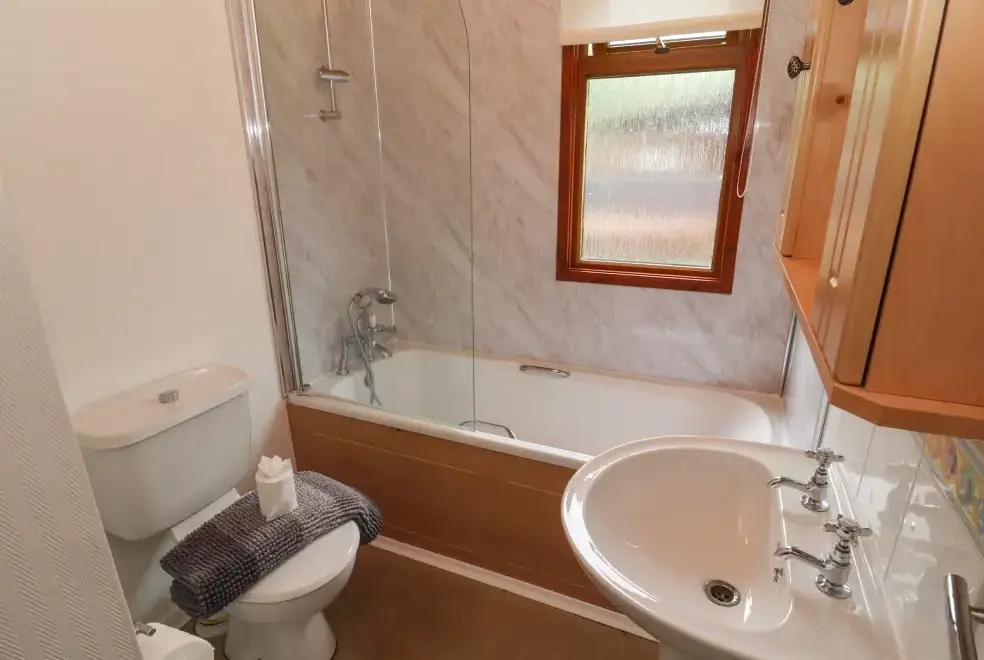 Family bathroom at Langdale Lodge 15