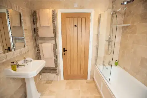 Family bathroom at Langford Valley Stables, Dorset