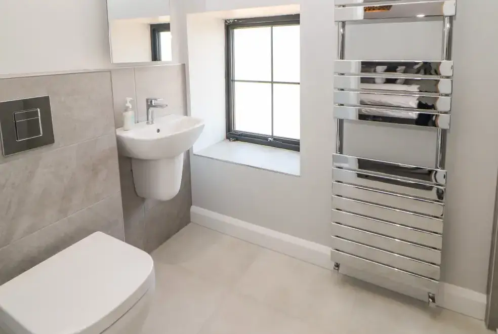 Ensuite bathroom at Langley Barn
