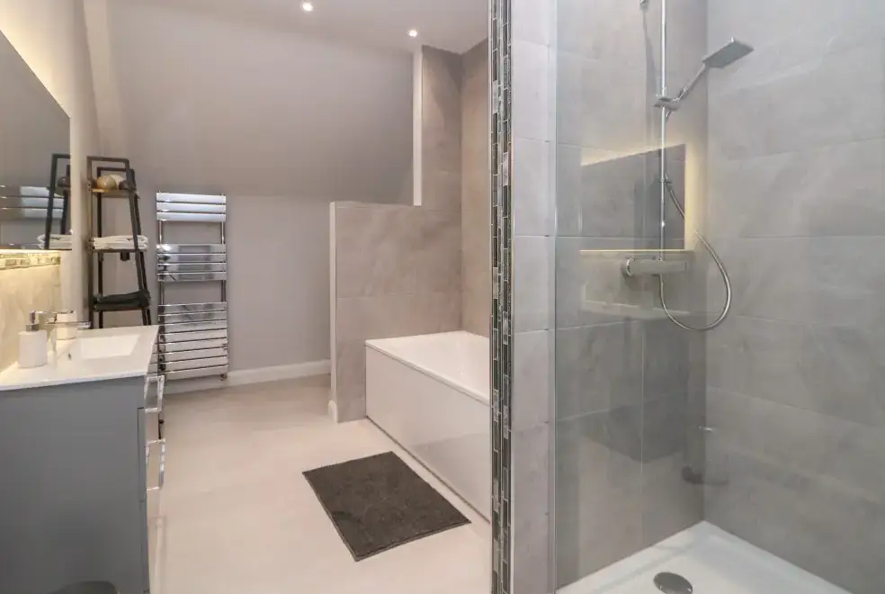 Family bathroom at Langley Barn