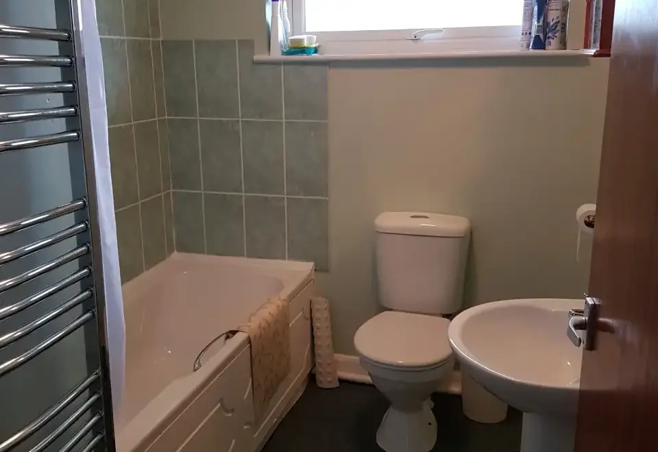 Family bathroom at Lavenders